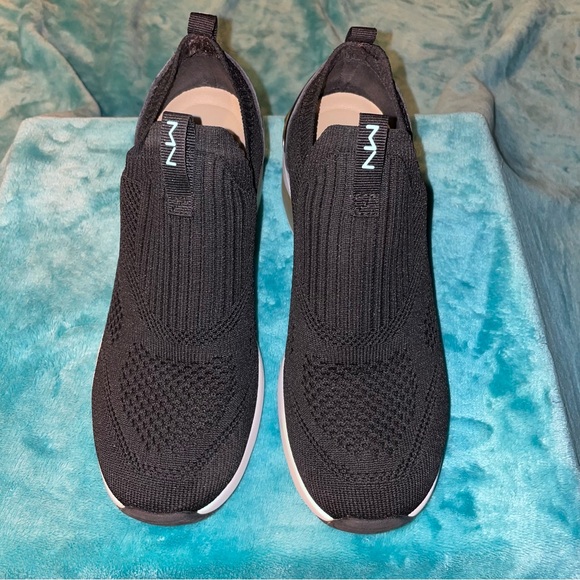Sketchers Sneakers! - Picture 2 of 10